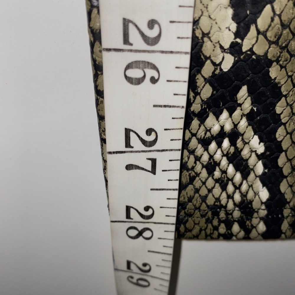 SPANX Assets (Small) Faux Leather leggings (Shaping Smoothing) SNATCHED BOD! - Picture 7 of 10